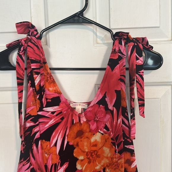 NWT Riley & Rae floral tank size medium - Picture 2 of 4